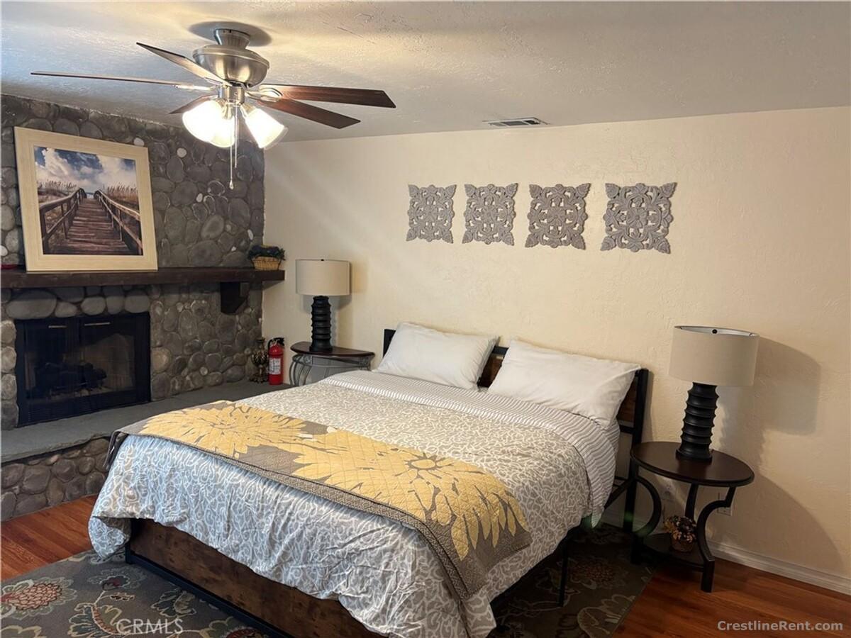 Large 3 bedroom + loft with Lake View