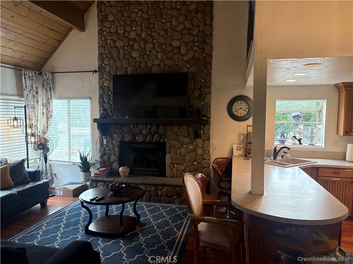 Large 3 bedroom + loft with Lake View