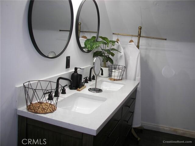 759 Bergschrund Dr Cabin